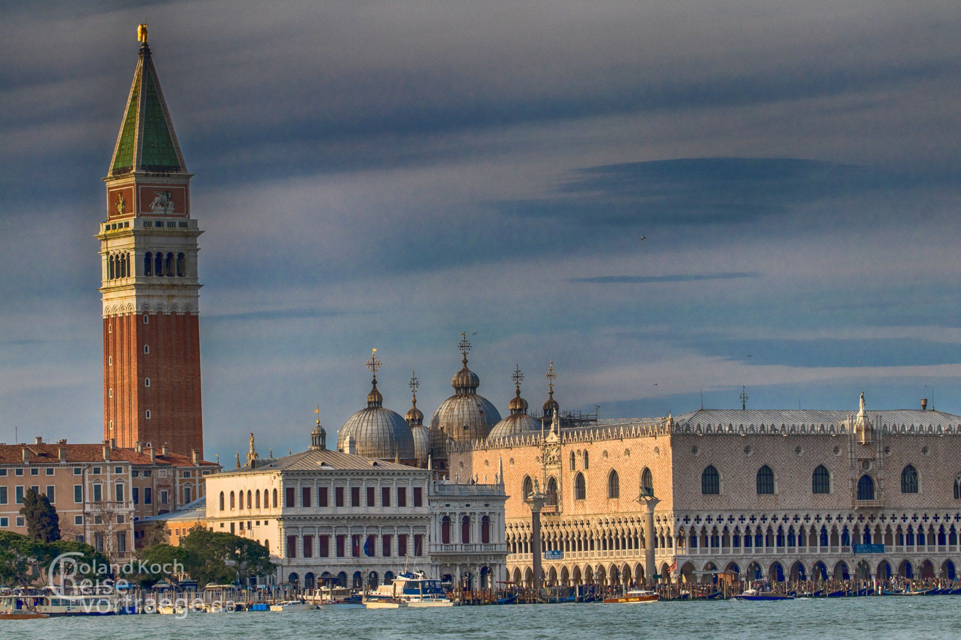 Venedig, Markusplatz mit am Canale Grande